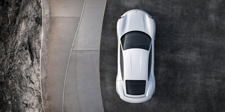  Porsche Mission E Concept 2015 года  (фото 7 из 12)